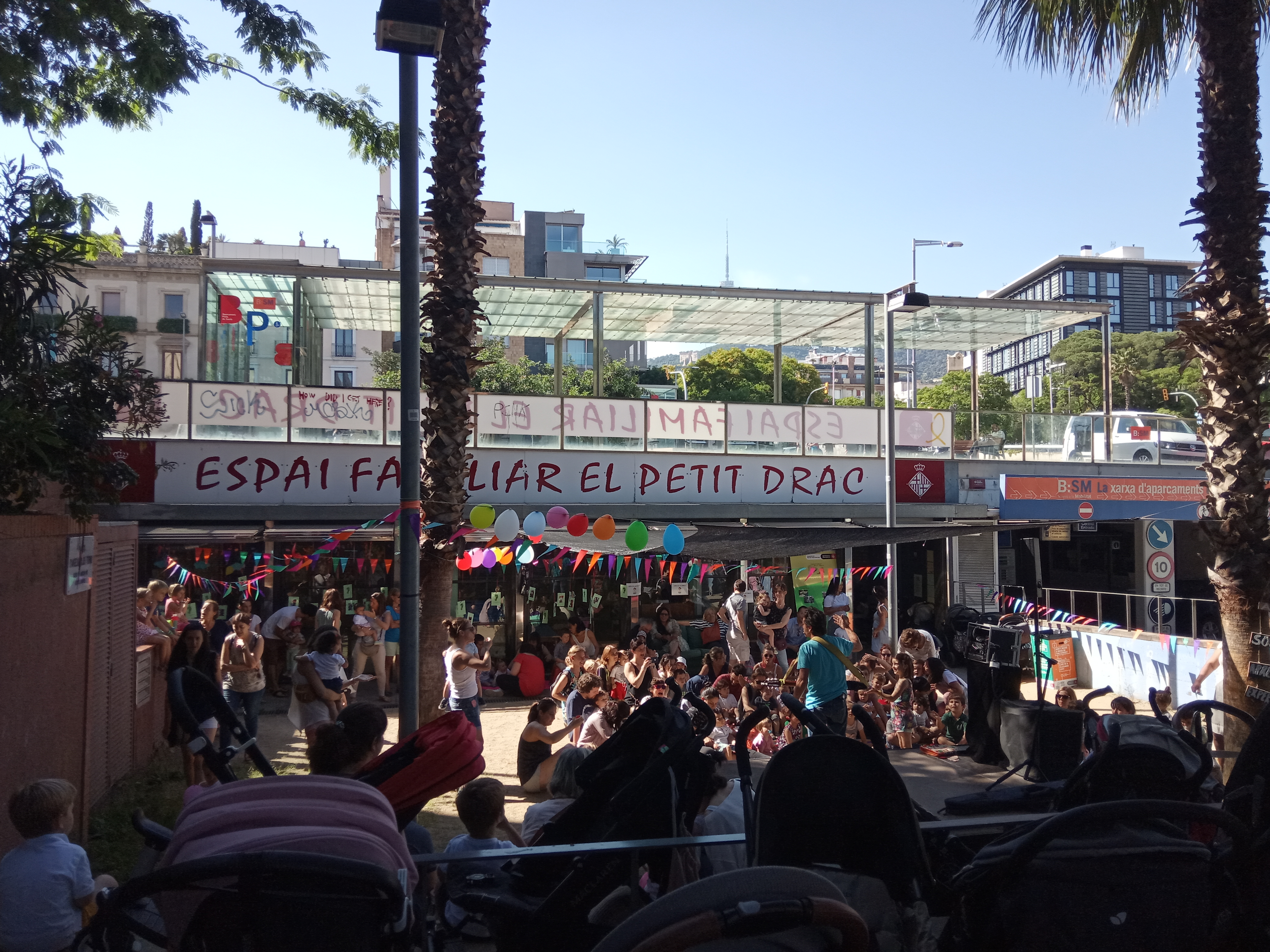 L’Espai Familiar El Petit Drac celebra la tradicional festa de l’arribada de l’estiu