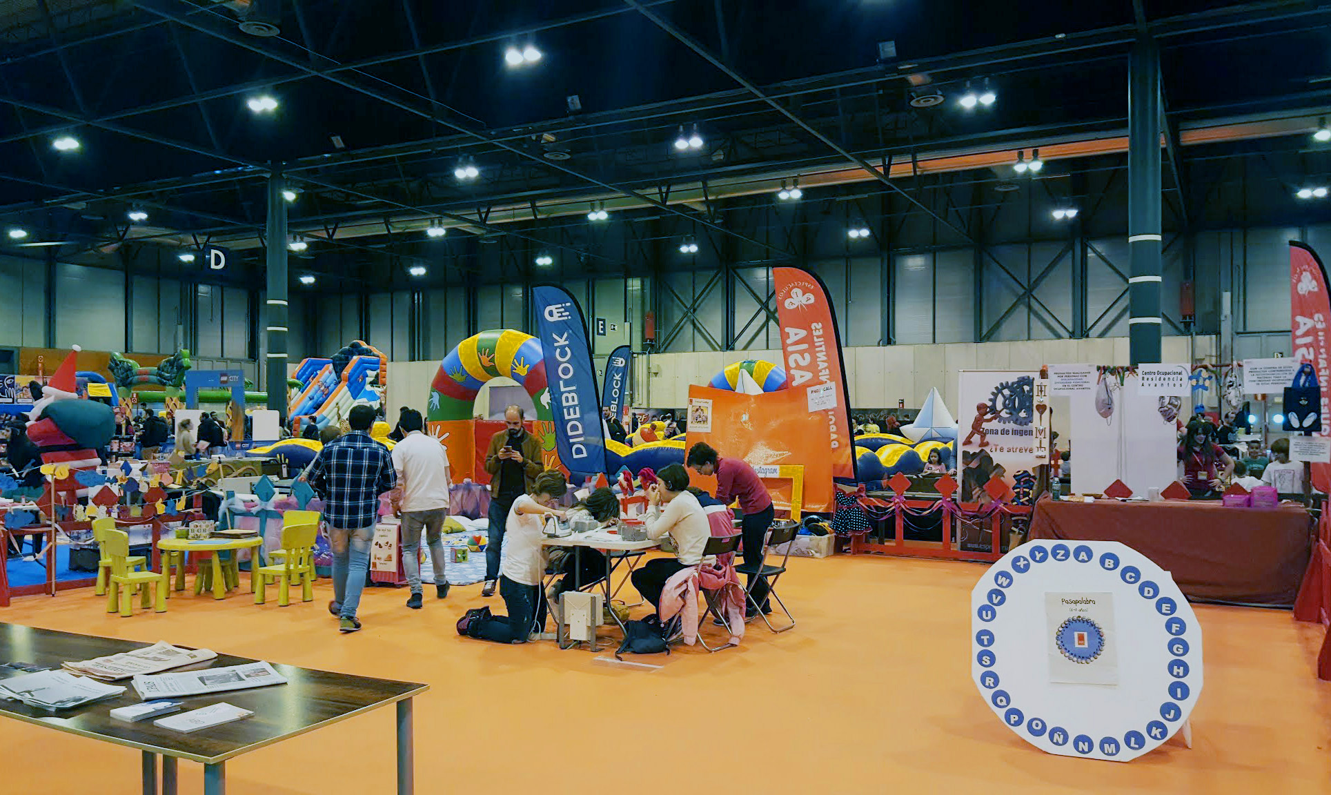 ABD participa al saló d’oci Juvenalia per compartir els serveis i programes relacionats amb infància i família