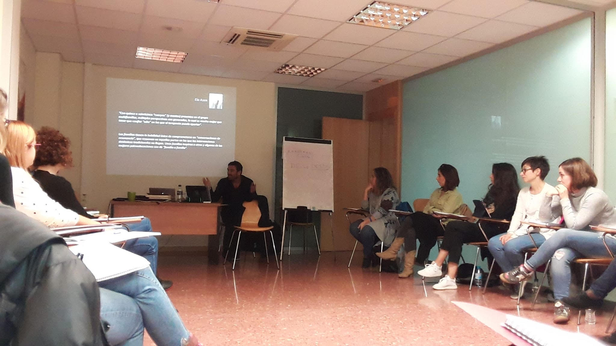 Comença la formació ‘Expert en Intervencions Grupals i Multifamiliars’ a Barcelona